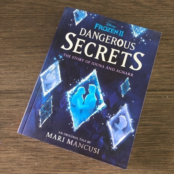 Disney Frozen 2: Dangerous Secrets: The Story of Iduna & Agnarr paperback book - Picture 1 of 5